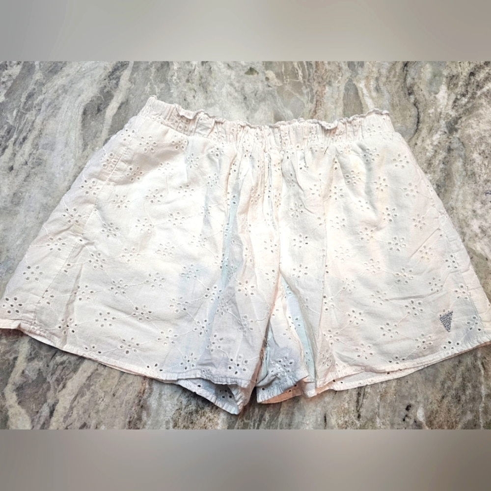 GUESS White Eyelet Cotton Shorts Women’s Size 12 Lined See Photo Measurments
